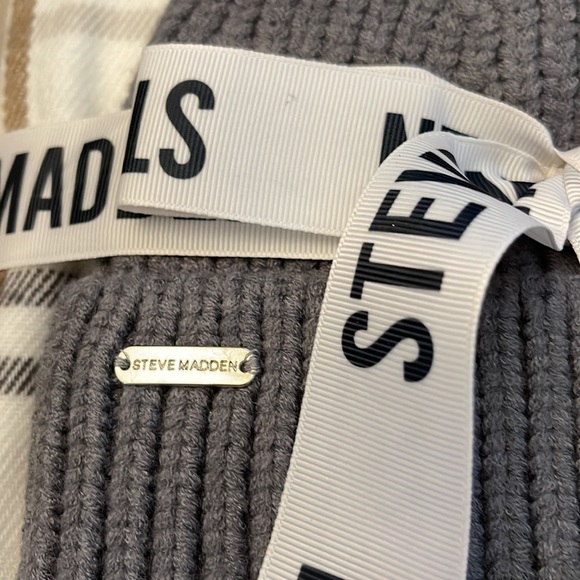 Ivory Gray Steve Madden Scarf and Hat set NWT - Picture 2 of 4